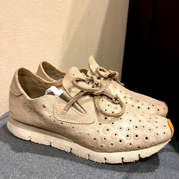 off Shoes - OTBT tennis shoes